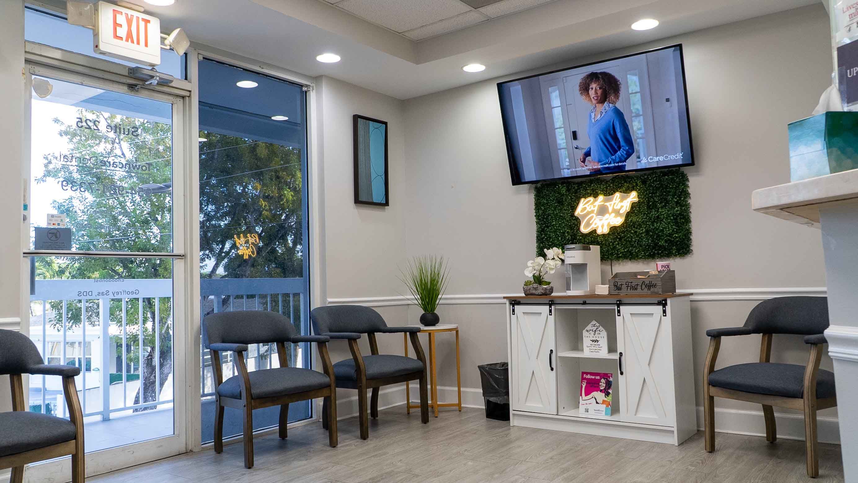 Dental Associates of Hollywood Lobby