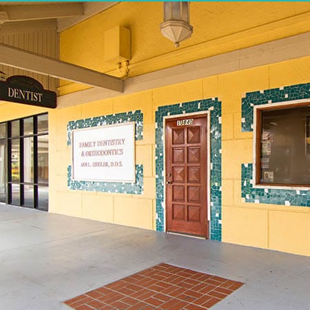 Storefront for Miami Center for Cosmetic and Implant Dentistry