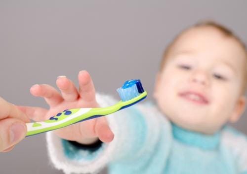 What should I use to clean my baby’s teeth? What should I use to clean my baby’s teeth?