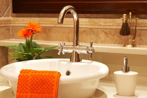 Top 3 tips to declutter your bathroom and improve your oral care regimen
