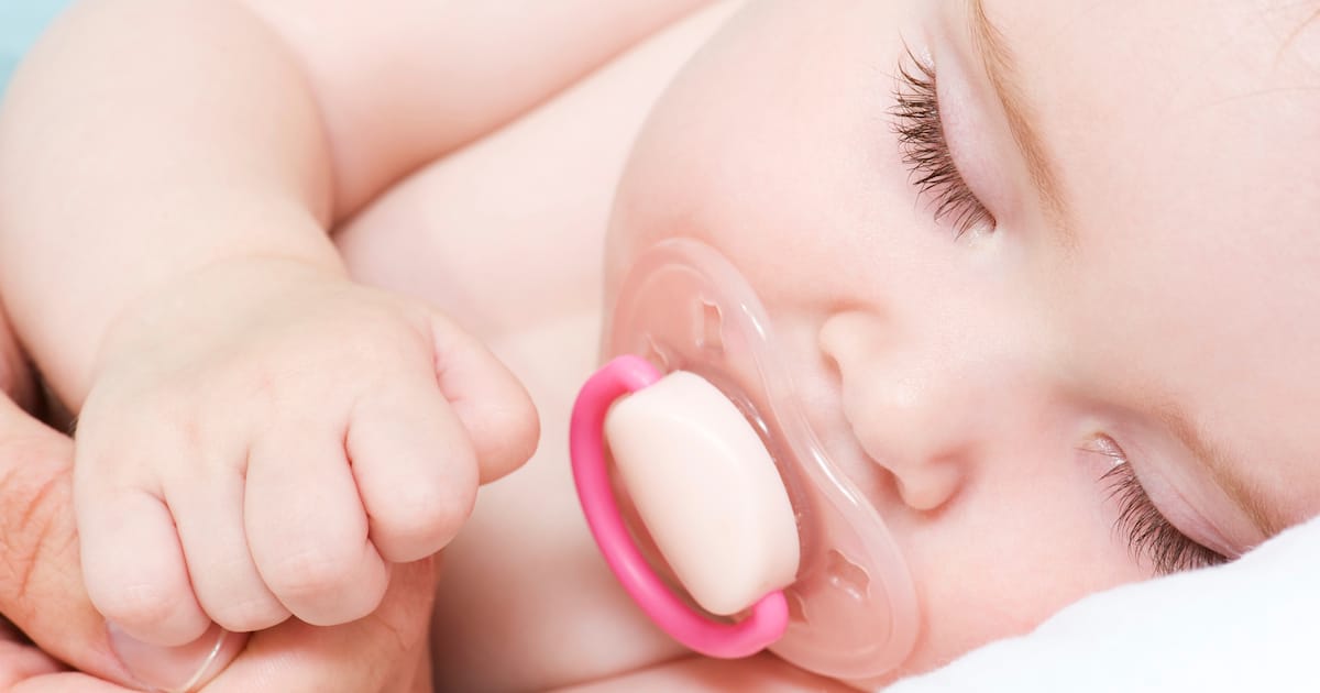 How Long Should a Baby Use a Pacifier? How Long Should a Baby Use a Pacifier?