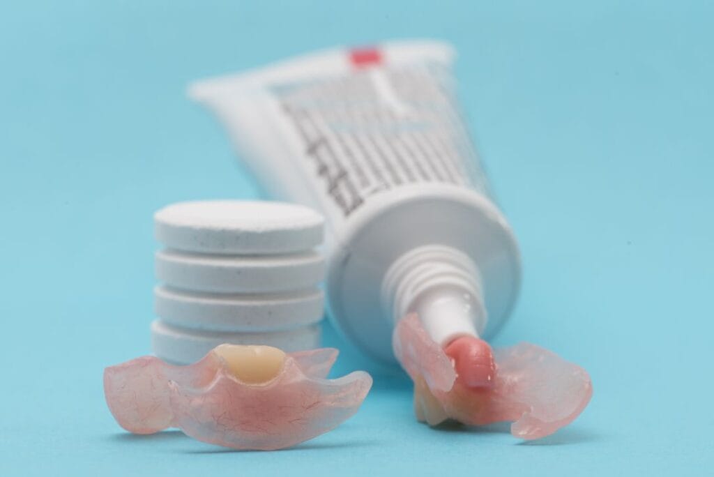 What’s the Right Way to Use Denture Adhesive Blog image