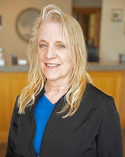Theresa Stanelle headshot