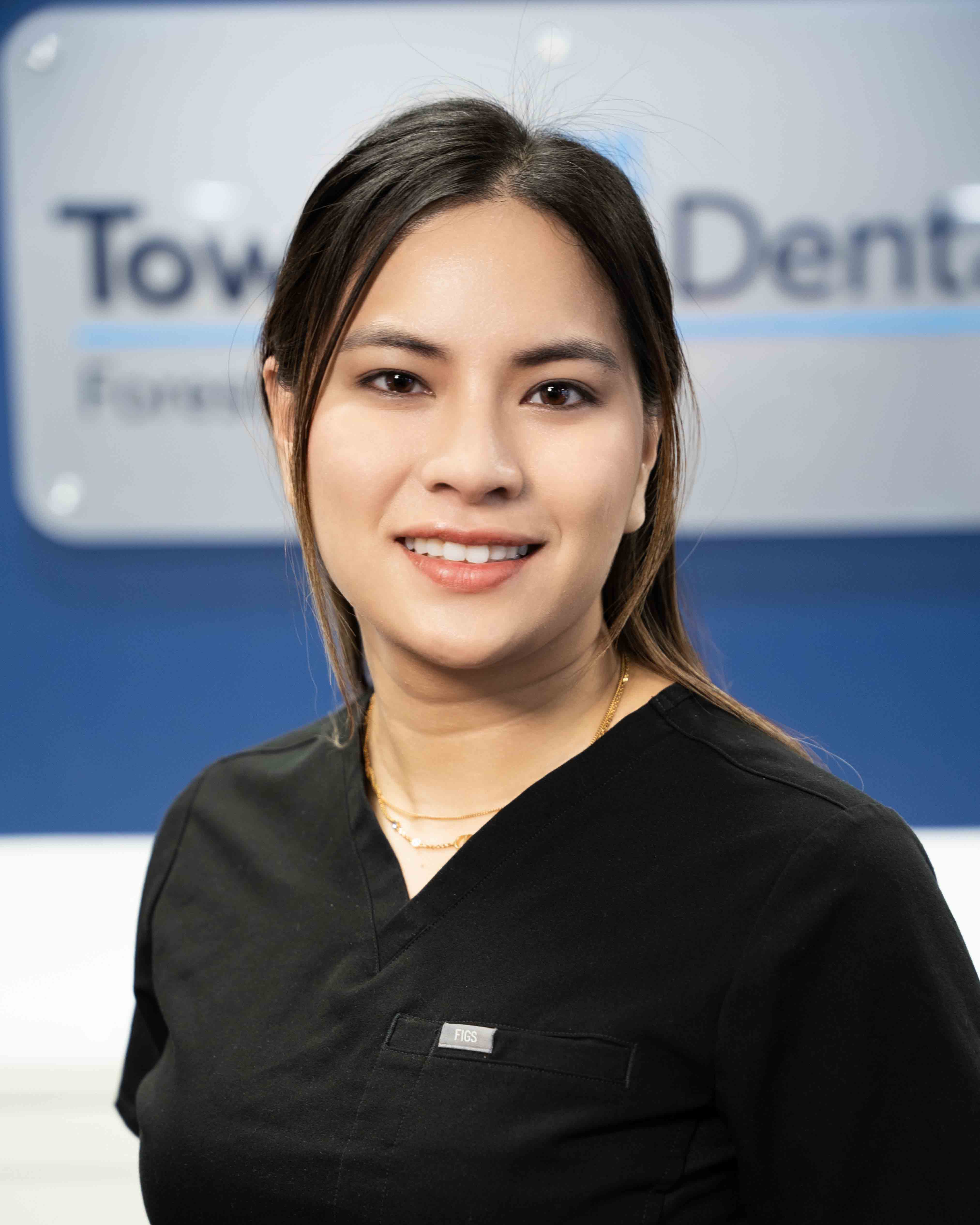 Quynh Nhu Van RDH portrait